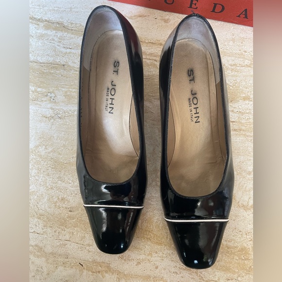 St. John Black White Patent Leather Pump - Picture 3 of 12